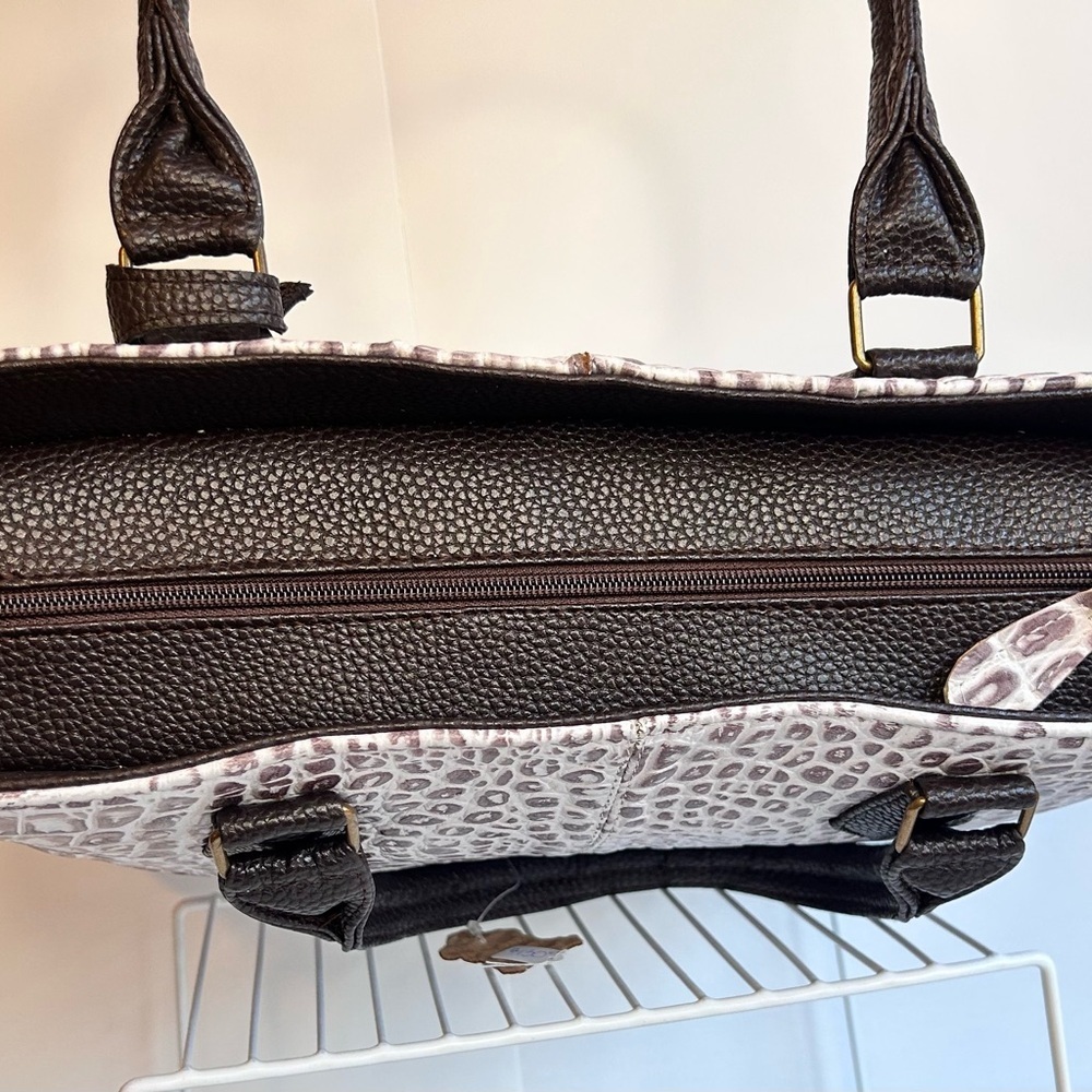 Large women’s chocolate, brown crocodile skin print purse shoulder bag (H) - Picture 10 of 11